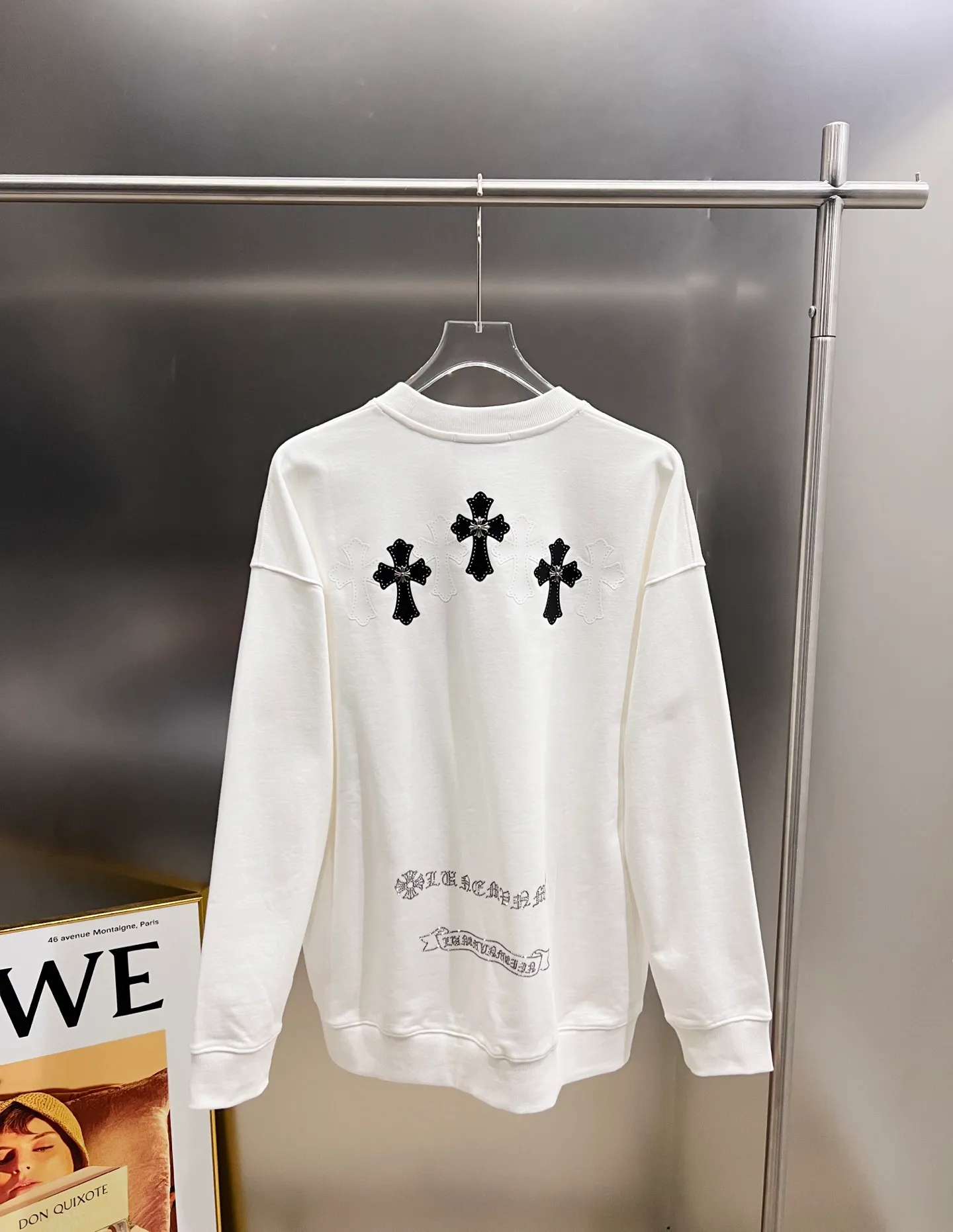 🅿️280 CH Crowe 2025 Autumn and Winter New Style Round Neck Long Sleeve Sweater Cross Patch Leather + Customized Hardware Metal Horseshoe Sanskrit Characters + Middle Eastern Australian Diamond Design Craftsmanship The real thing is great🔥Same style for men and women, loose version Size S M L XL XXL Five sizes Black White
